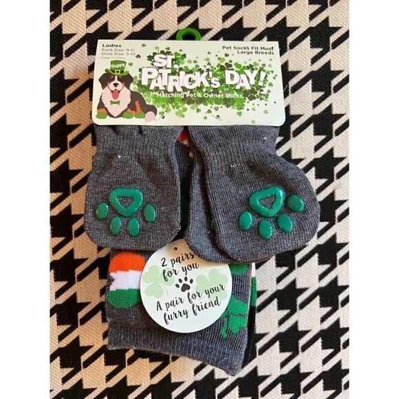 🎄5/$25🎄St.‎ Patrick's Day Dog and Owner Socks - Picture 1 of 3